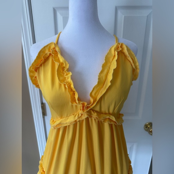 ❤️Yellow Ruffled Top size M/L - Picture 9 of 9